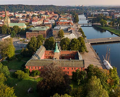 Flygbild över centrala Halmstad och Halmstad slott