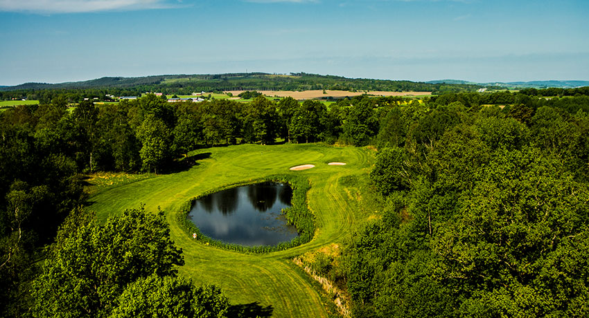 Flygbild över Holms golfklubb